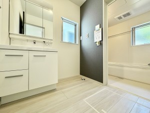 藤沢市善行、新築一戸建ての洗面画像です