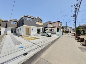 藤沢市善行、新築一戸建ての前面道路を含む現地写真画像です