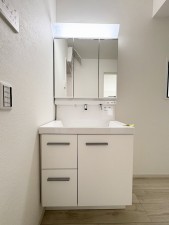 藤沢市大庭、新築一戸建ての洗面画像です