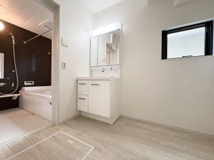 藤沢市大庭、新築一戸建ての洗面画像です