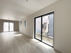 藤沢市大庭、新築一戸建ての居間画像です