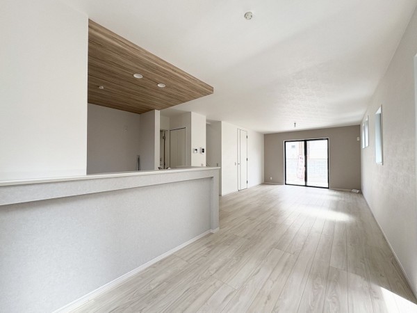 藤沢市大庭、新築一戸建ての居間画像です