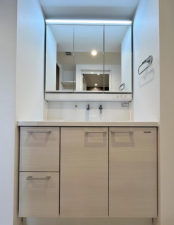 藤沢市亀井野、中古マンションの洗面画像です