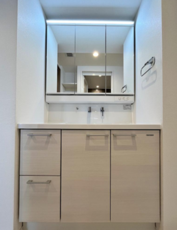 藤沢市亀井野、中古マンションの洗面画像です