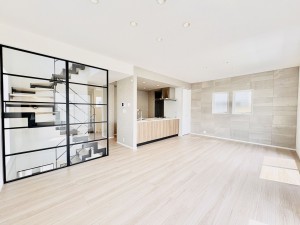 藤沢市片瀬山、新築一戸建ての居間画像です