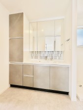 藤沢市片瀬山、新築一戸建ての洗面画像です