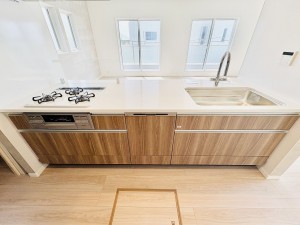 藤沢市片瀬山、新築一戸建てのキッチン画像です