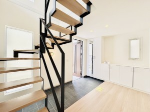 藤沢市片瀬山、新築一戸建ての玄関画像です