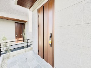 藤沢市片瀬山、新築一戸建ての玄関画像です