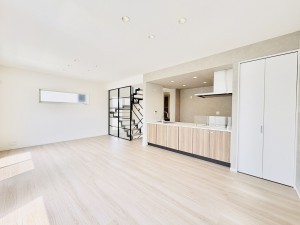 藤沢市片瀬山、新築一戸建ての居間画像です