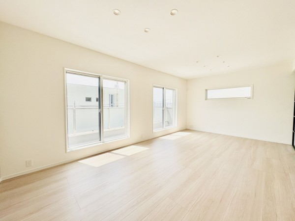 藤沢市片瀬山、新築一戸建ての居間画像です