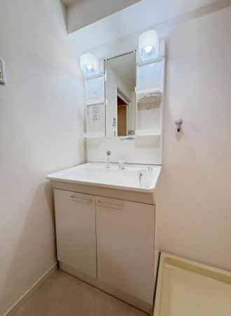藤沢市辻堂西海岸、中古マンションの洗面画像です