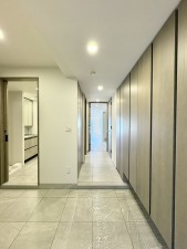 藤沢市鵠沼海岸、中古マンションの玄関画像です