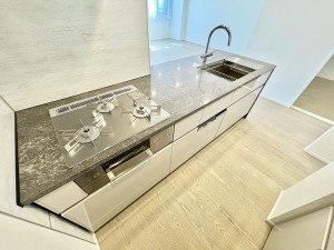 藤沢市鵠沼海岸、中古マンションのキッチン画像です