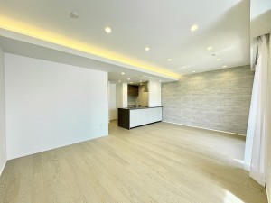 藤沢市鵠沼海岸、中古マンションの居間画像です