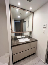 藤沢市鵠沼海岸、中古マンションの洗面画像です