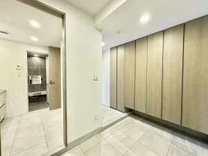 藤沢市鵠沼海岸、中古マンションの玄関画像です