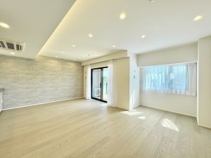 藤沢市鵠沼海岸、中古マンションの居間画像です