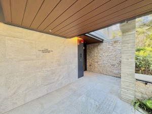 藤沢市鵠沼海岸、中古マンションのエントランス画像です