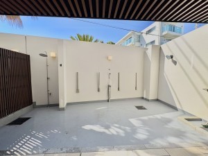 藤沢市鵠沼海岸、中古マンションのエントランス画像です