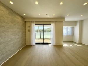 藤沢市鵠沼海岸、中古マンションの居間画像です