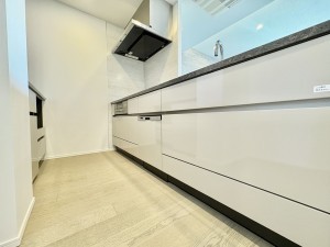 藤沢市鵠沼海岸、中古マンションのキッチン画像です