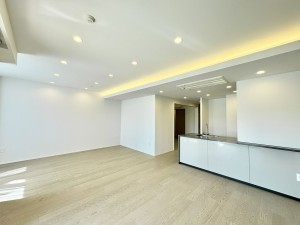 藤沢市鵠沼海岸、中古マンションの居間画像です