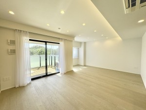 藤沢市鵠沼海岸、中古マンションの居間画像です