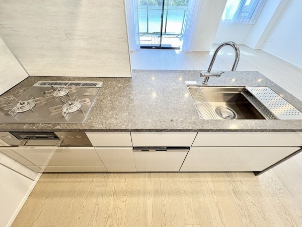 藤沢市鵠沼海岸、中古マンションのキッチン画像です