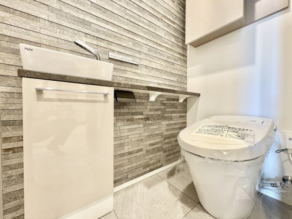 藤沢市鵠沼海岸、中古マンションのトイレ画像です