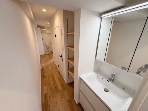 藤沢市鵠沼石上、中古マンションの洗面画像です