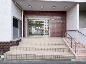 藤沢市鵠沼石上、中古マンションの外観画像です