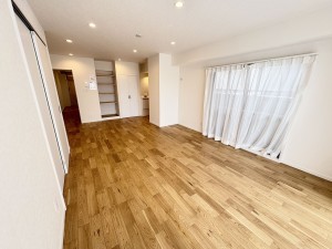 藤沢市鵠沼石上、中古マンションの居間画像です