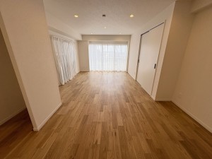 藤沢市鵠沼石上、中古マンションの居間画像です