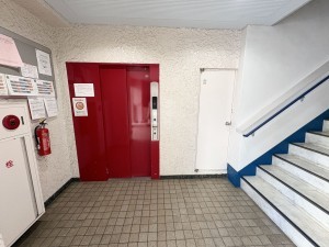 藤沢市鵠沼石上、中古マンションのエントランス画像です