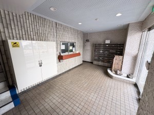 藤沢市鵠沼石上、中古マンションのエントランス画像です