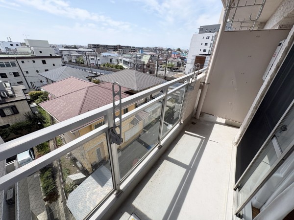 藤沢市鵠沼石上、中古マンションのバルコニー画像です