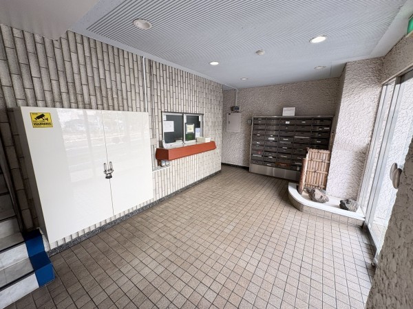 藤沢市鵠沼石上、中古マンションのエントランス画像です