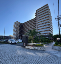 藤沢市川名、中古マンションの外観画像です