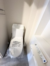 藤沢市藤沢、中古マンションのトイレ画像です