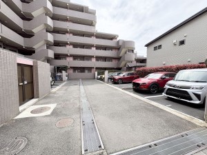 藤沢市藤沢、中古マンションの駐車場画像です