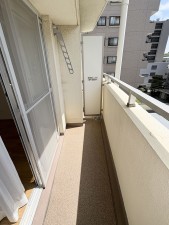 藤沢市鵠沼石上、中古マンションのバルコニー画像です