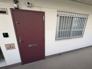 藤沢市鵠沼石上、中古マンションの玄関画像です