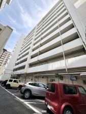 藤沢市鵠沼石上、中古マンションの外観画像です