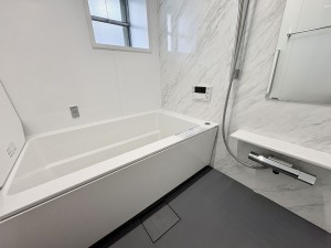 藤沢市鵠沼石上、中古マンションの風呂画像です