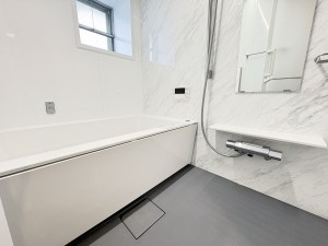 藤沢市鵠沼石上、中古マンションの風呂画像です