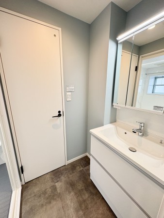 藤沢市鵠沼石上、中古マンションの洗面画像です