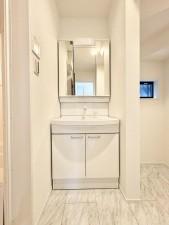 藤沢市善行、新築一戸建ての洗面画像です