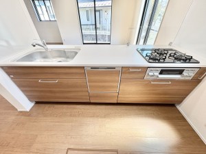 藤沢市善行、新築一戸建てのキッチン画像です