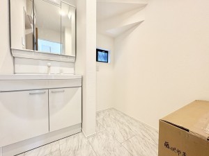 藤沢市善行、新築一戸建ての洗面画像です